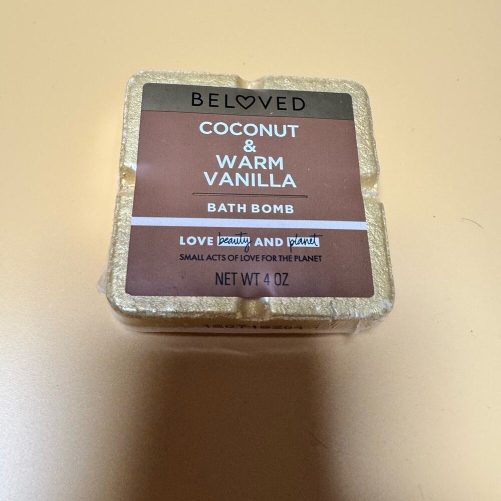 Bath Bomb Coconut and Warm Vanilla Bath Bomb / Bath and Body Works - NWT NIB
